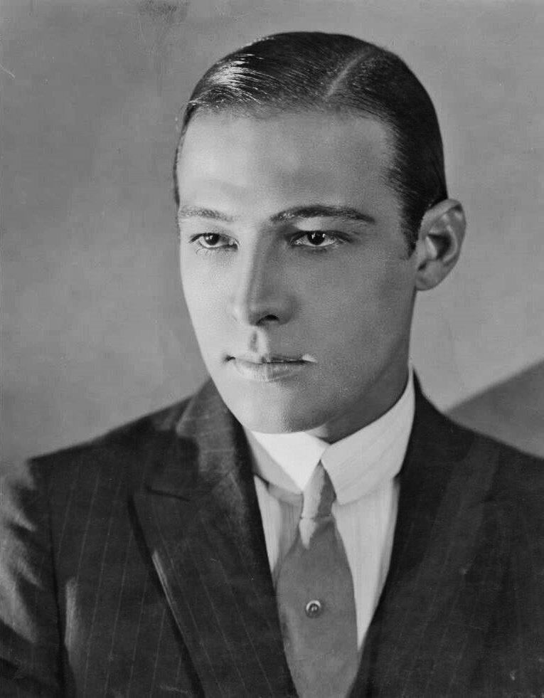 Ritratto di Rodolfo Valentino del 1922